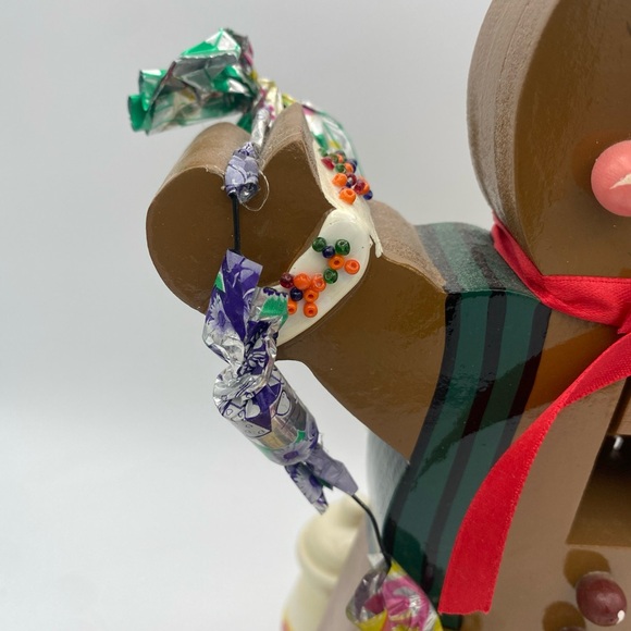 Nanette Hilton Christmas Gingerbread Man Nutcracker 11.25" sprinkles & Lollipops - Picture 3 of 16